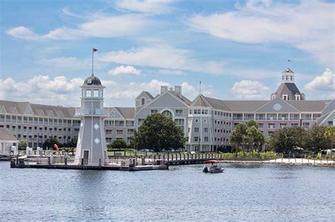 Yacht Club Hotel .